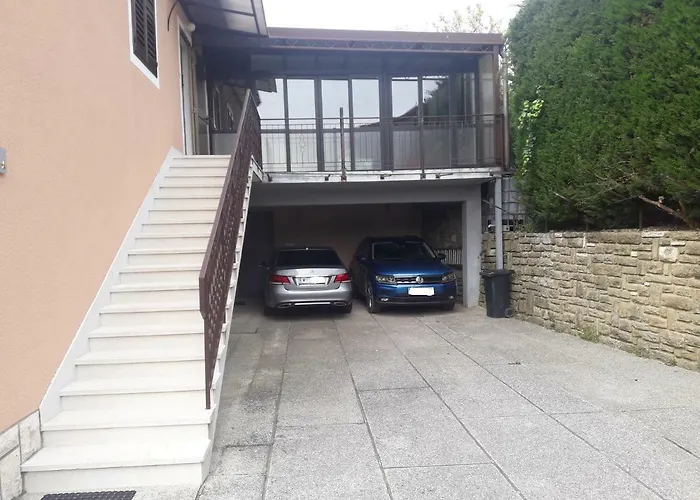 Apartma Kocevar アパート *